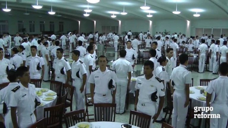 Diferencia entre escuela naval y militar