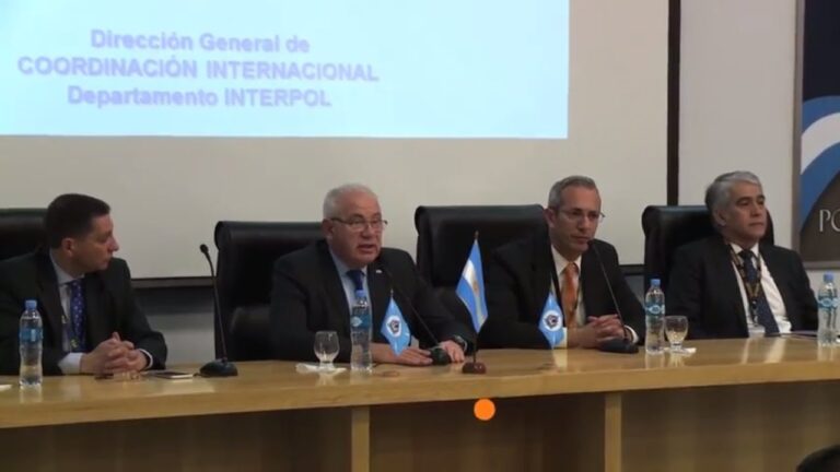 Colaboración Policial y Ambiental: Protegiendo el Medio Ambiente