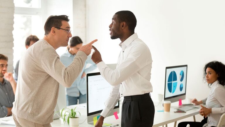Comunicaci&oacute;n efectiva en conflictos: claves para resolver tensiones