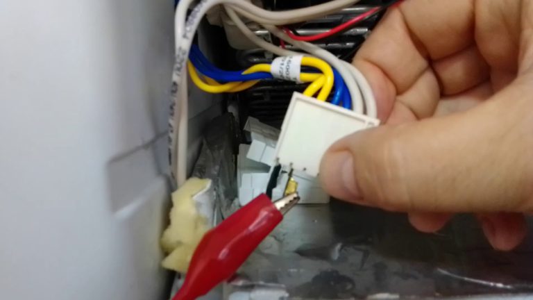 ¡Alerta! Heladera Ariston: titilan las luces y revelan un posible fallo