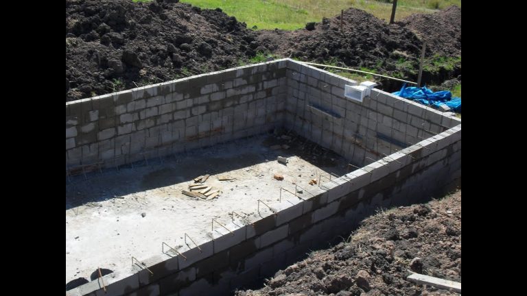 Descubre la piscina de ladrillos/hormigón: un oasis de frescura y estilo