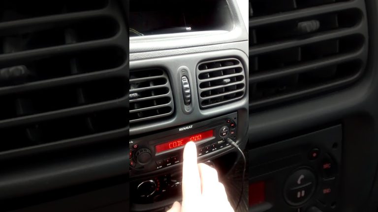 &iexcl;Sorprendente! El stereo del Renault Clio hace ruido, &iquest;soluci&oacute;n en 3 pasos?