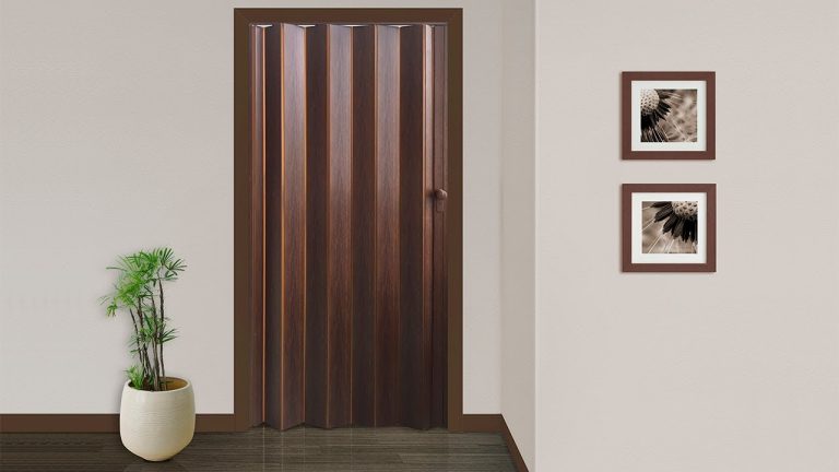 Descubre cómo colocar una puerta plegadiza de forma sencilla