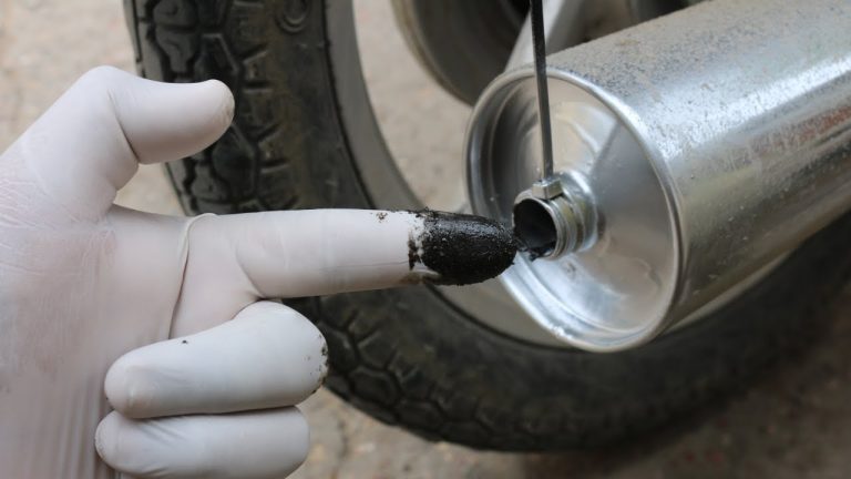 &iexcl;Alerta! Mi moto 110: &iquest;Un escape aceitoso? Descubre c&oacute;mo solucionar este problema
